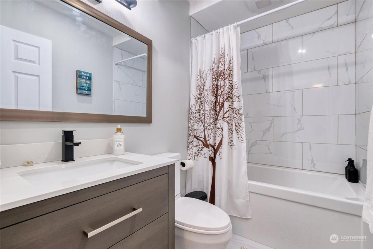 Newly Remodeled 2Bd Room A Frame Cottage Point Roberts Bagian luar foto