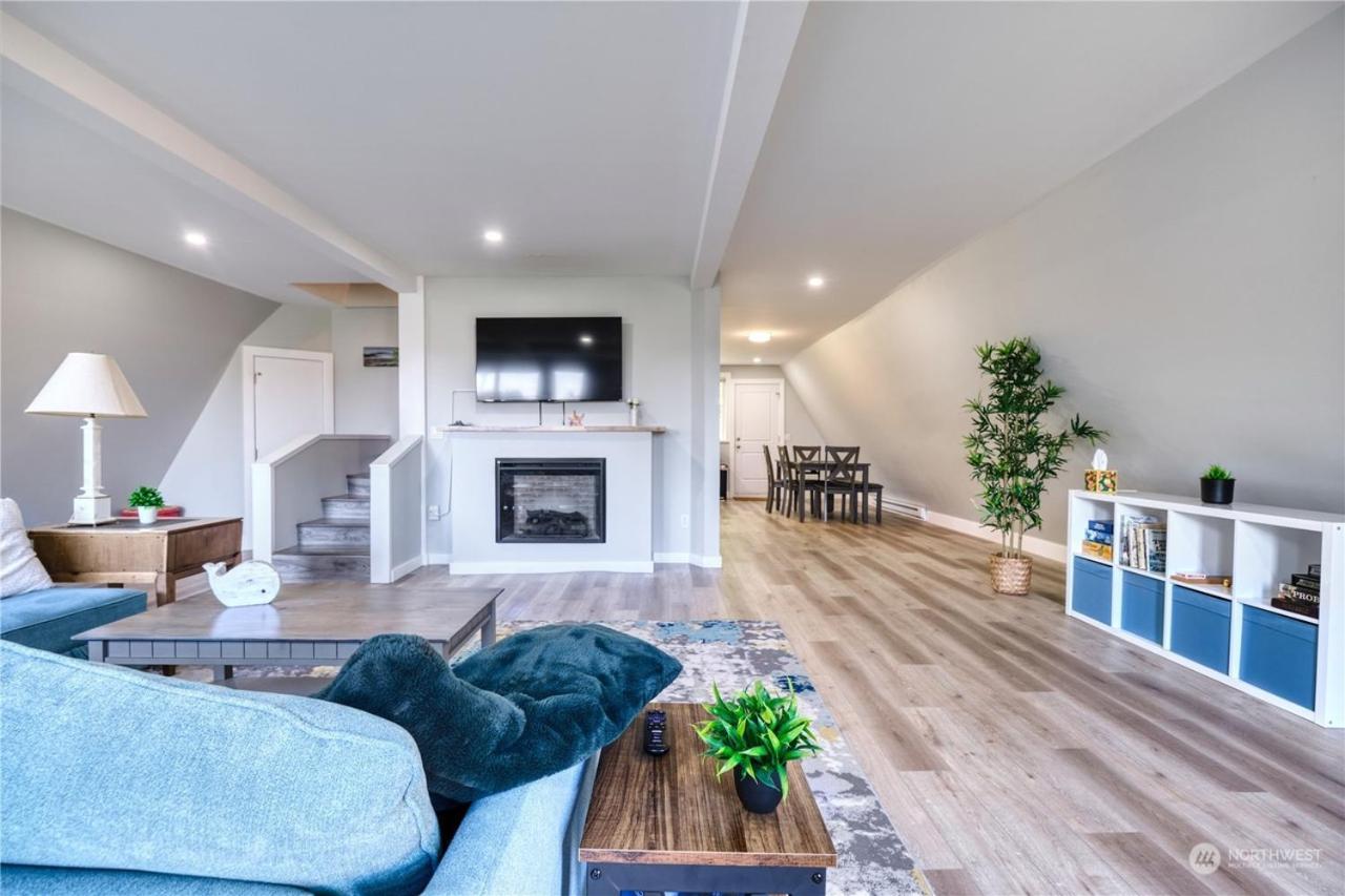 Newly Remodeled 2Bd Room A Frame Cottage Point Roberts Bagian luar foto
